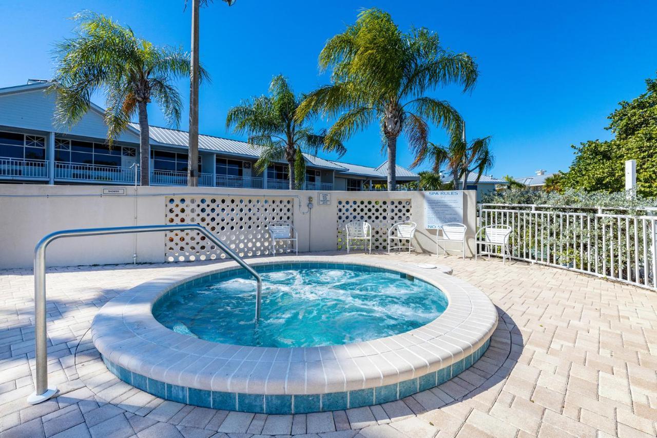 Come Stay Where The Dolphins Play! Ruskin Exterior photo
